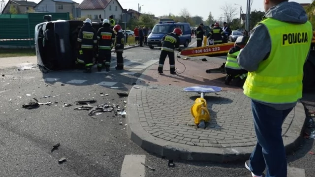 Tczew - Wypadek w Pelplinie - "Kierowca busa nie ustąpił pierwszeństwa"