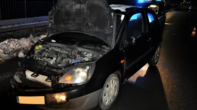 Tczew - 19-latek stracił panowanie nad autem i uderzył w bariery