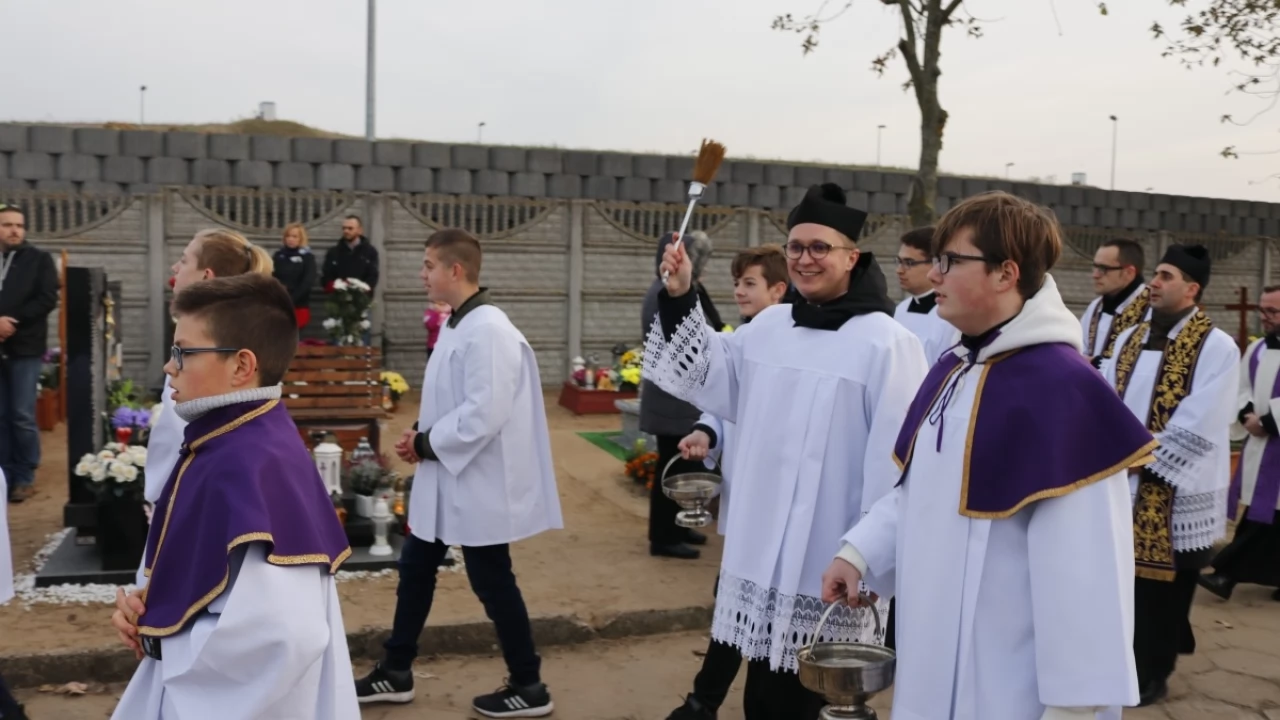 Tczew - Tczewianie tłumnie odwiedzali cmentarze