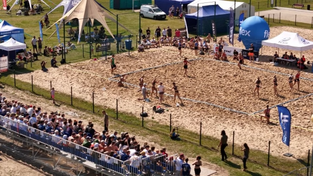 Tczew - Święto piłki ręcznej plażowej w Tczewie - Pyrki i Petra triumfatorami