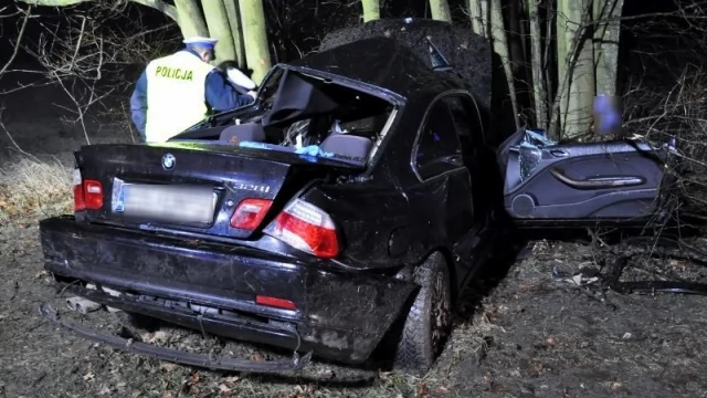Tczew - Trwa wyjaśnianie okoliczności tragedii. Kierowca stracił panowanie podczas wyprzedzania?