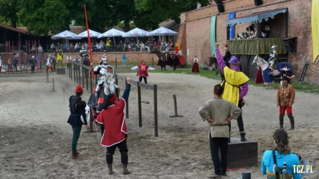 Tczew - Pełne pasji rycerskie pojedynki na kopie i maczugi w Gniewie
