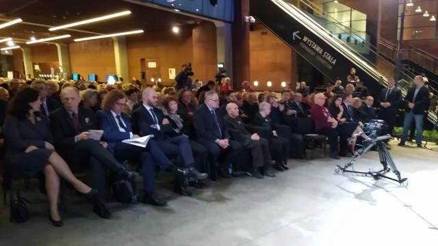 Tczew - Gdańsk wspomina Pawła Adamowicza w pierwszą rocznicę tragedii