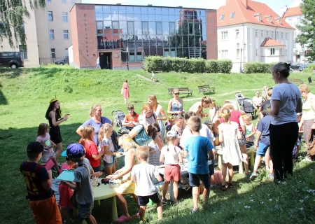 Tczew - Biblioteka plenerowa zaprasza w środy