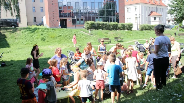 Tczew - Biblioteka plenerowa zaprasza w środy
