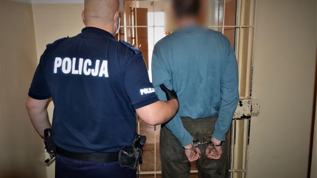 Tczew - Pijany mężczyzna dźgnął nożem znajomą. 49-latek odpowie za usiłowanie zabójstwa
