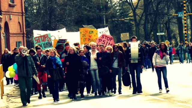 Tczew - "Protestujemy przeciwko psim kupom" - protestanci na ulicach