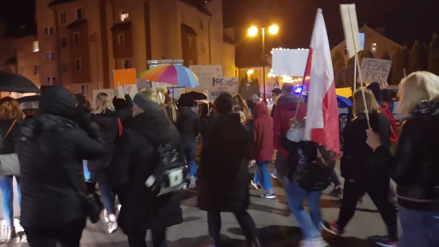 Tczew - Tczewianie znowu wyszli na ulice. #StrajkKobiet [WIDEO]