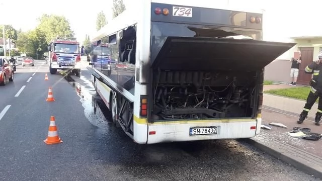 Tczew - Strażacy gasili pożar autobusu. Na szczęście pojazd jechał bez pasażerów