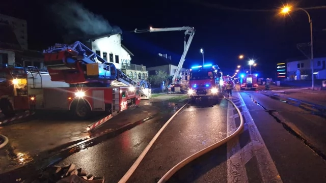 Tczew - Nocny pożar na Suchostrzygach. Ewakuowano trzech bezdomnych
