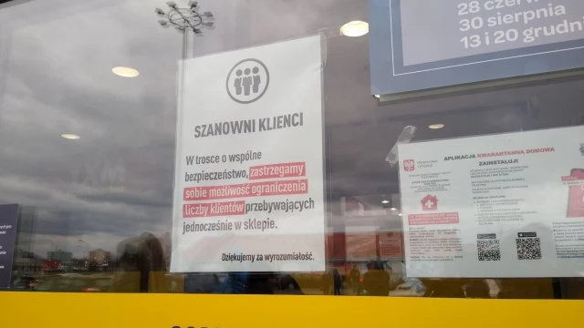 Tczew - Kolejki przed sklepami po wprowadzeniu nowych przepisów
