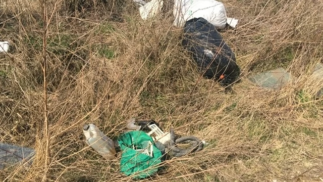 Tczew - Nielegalne wysypisko. Co z tą wiedzą zrobi policja?