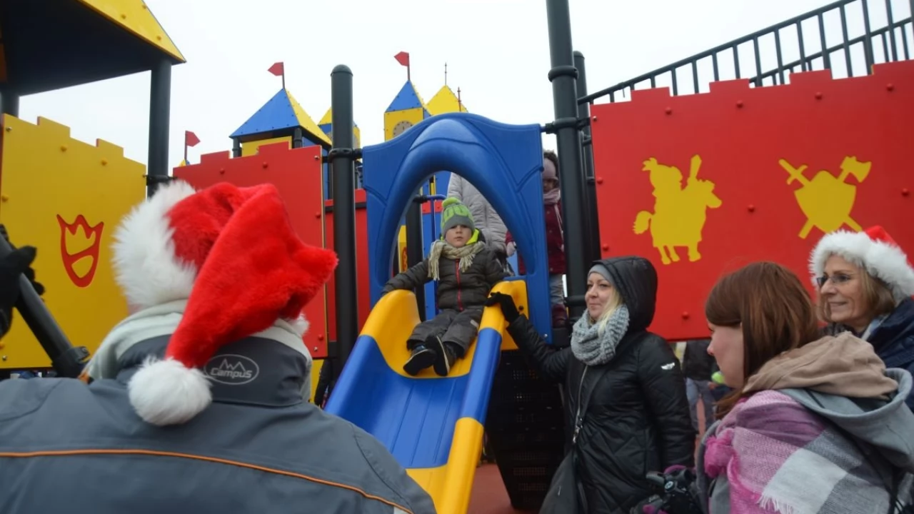 Tczew - Dzieci z Tczewa dostały na Mikołajki plac zabaw