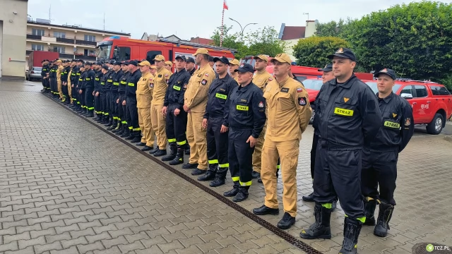 Tczew - Alarm przed możliwą powodzią. Pomorscy strażacy wyruszyli z Tczewa pomagać