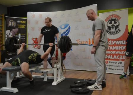 Tczew - Mistrzostwa w wyciskaniu sztangi. Rekord 235 kg!