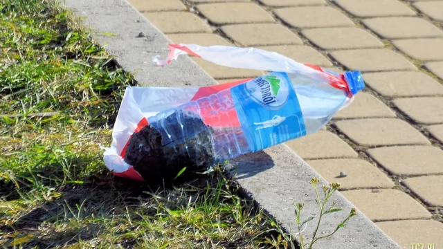 Tczew - Granat moździerzowy z czasów II wojny nad Wisłą. Ktoś go przeniósł? [aktualizacja]