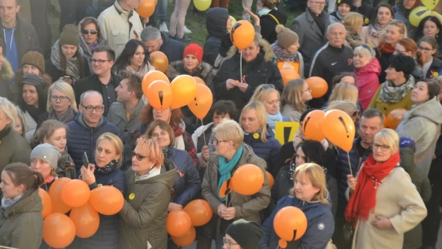 Tczew - Manifestacja pod delegaturą kuratorium. "Oświata stoi nad przepaścią"
