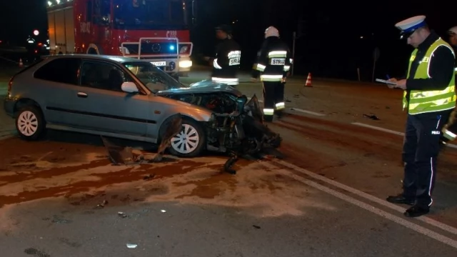 Tczew - Policjanci wyjaśniają okoliczności wypadku, w którym ucierpiały 4 osoby