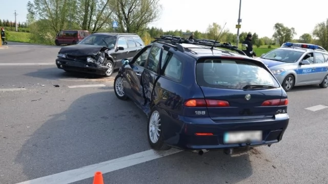 Tczew - 2 wypadki, 2 rannych. Motocyklista bez uprawnień i zatrzymane prawo jazdy kierowcy VW