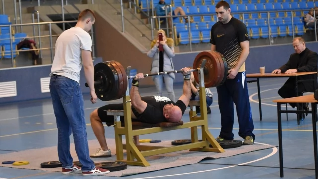 Tczew - 44 zawodników wyciskało sztangę