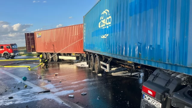 Tczew - Tragedia na A1. Płoną ciężarówki, nie żyje mężczyzna [AKTUALIZACJA]