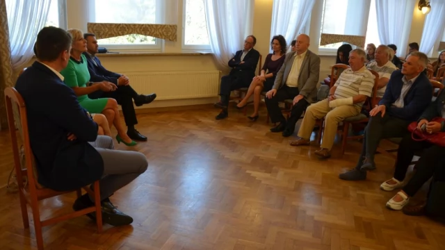 Tczew - Politycy PO w "terenie" - pomorskie konsultacje programu Polska Obywatelska 2.0