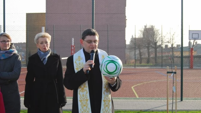 Tczew -  Otworzyli boisko przy gniewskiej podstawówce