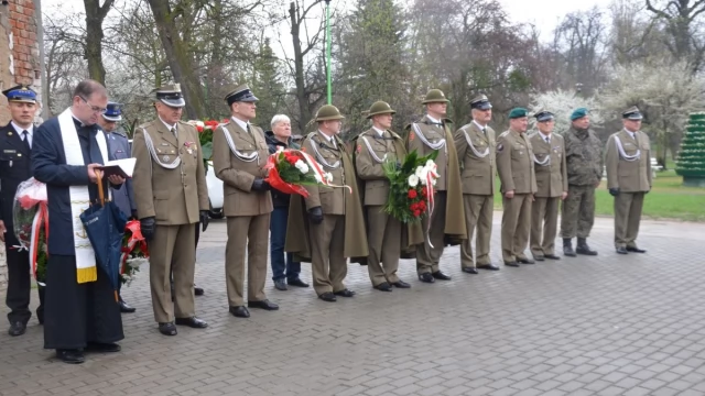 Tczew - Saperzy, którzy zginęli przy rozminowywaniu Tczewa, upamiętnieni