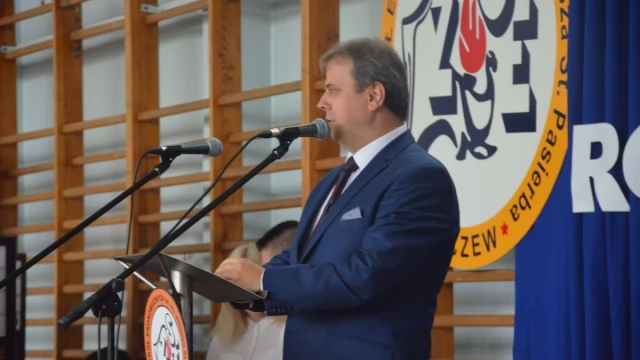 Tczew - Powiatowa inauguracja roku szkolnego. "Ta reforma była odpowiedzią na oczekiwania społeczne"