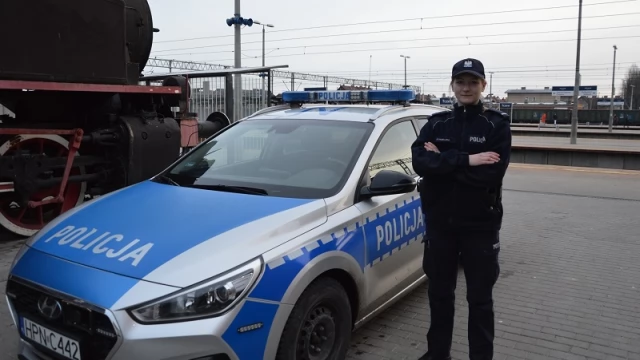 Tczew - Ruszył w stronę nadjeżdżającego pociągu. Patrol uratował go w ostatniej chwili