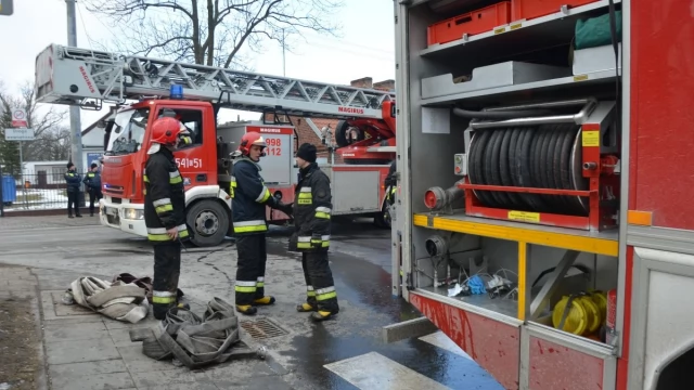 Tczew - Pożar na ulicy Czyżykowskiej. Trwa akcja gaśnicza, jedna osoba ranna