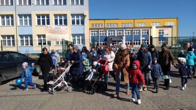 Tczew - Ulicami Tczewa przeszedł Marsz na Niebiesko