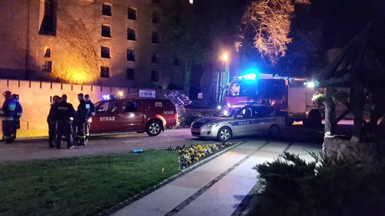 Pożar na zamku w Gniewie. Dzięki strażakom nie wybuchły butle z gazem
