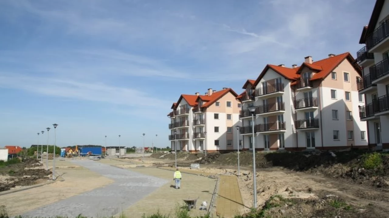 Gniew. Z ulicy Sobieskiego na Sidorowicz