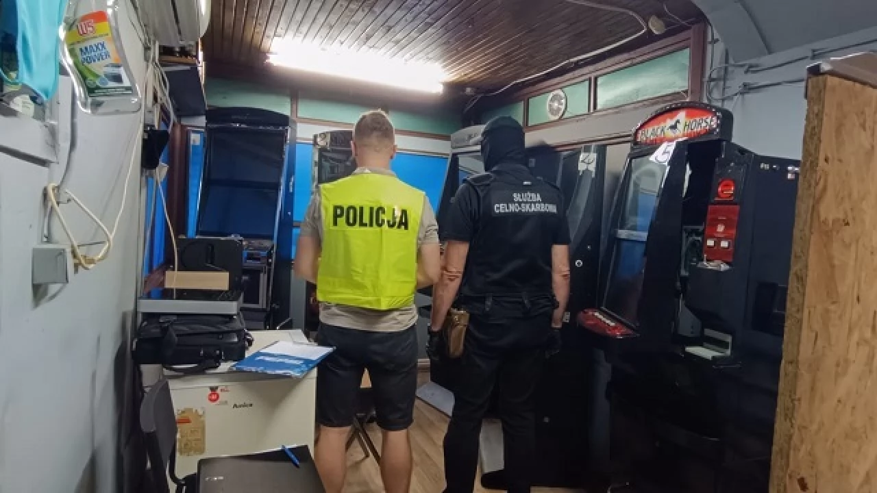 Hazard w dawnym kiosku. Służby musiały wyważyć drzwi