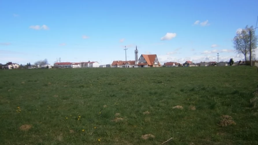 Przy ul. Okrętowej jest sporo niezabudowanych terenów