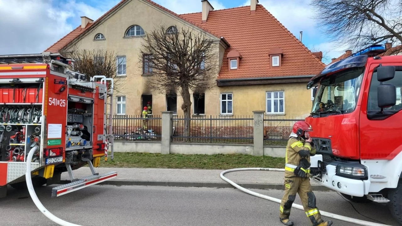 Pożar przy ulicy nad Wisłą. Z budynku ewakuowano 6 osób