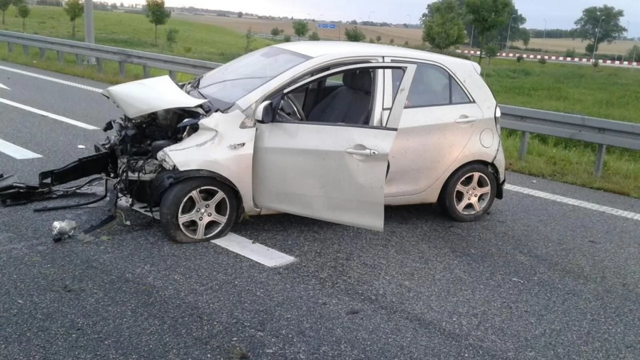Wypadek na A1. Kierowca osobówki w szpitalu