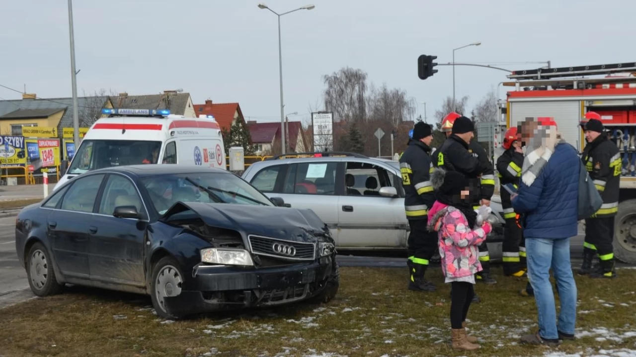 Wypadek na al. Solidarności. Jedna osoba poszkodowana