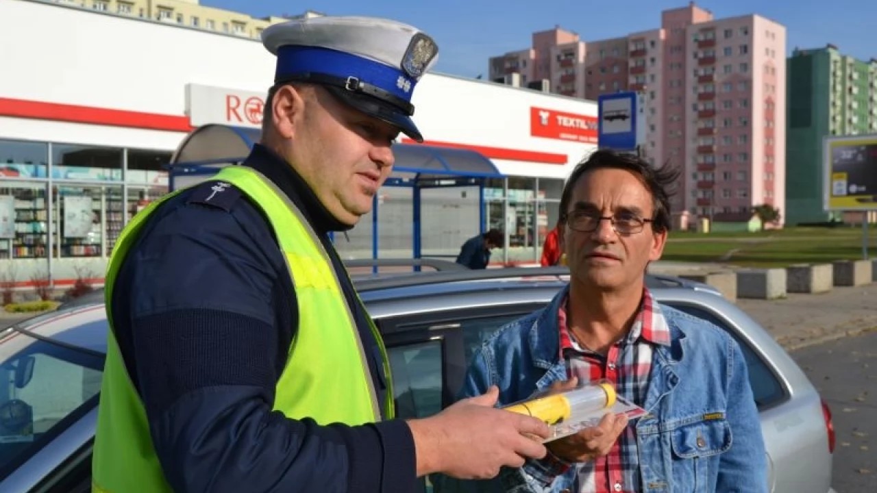Przepuścili pieszych, dostali latarkę