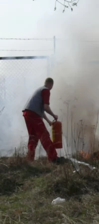 Pożar traw przy Bricomarche