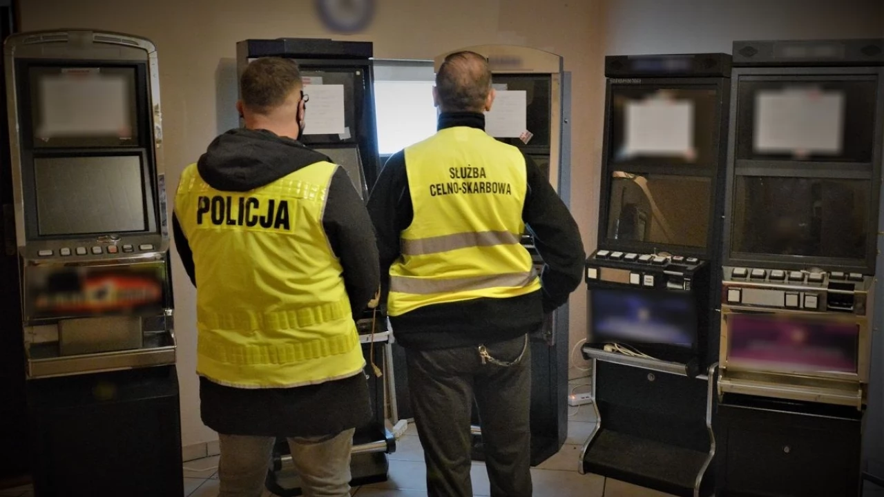 Funkcjonariusze zabezpieczyli 5 automatów do gier oraz narkotyki