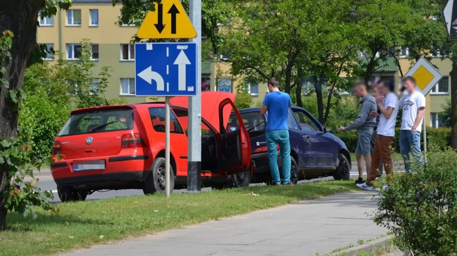 Wypadek na skrzyżowaniu al. Solidarności i Woj. Polskiego
