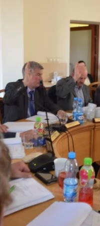 Sprawa medali podzieliła radnych