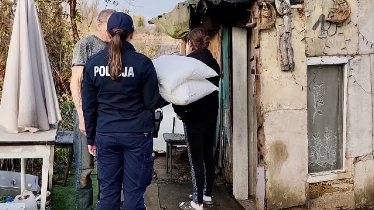 Zabrakło im nawet kołdry, koca i poduszki. Dzielnicowi zareagowali natychmiast