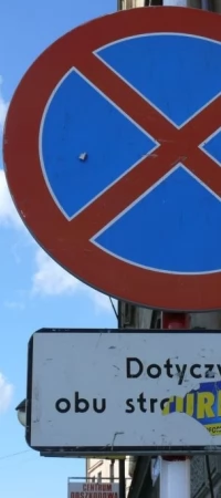 Przy polskich drogach znaków nie brakuje