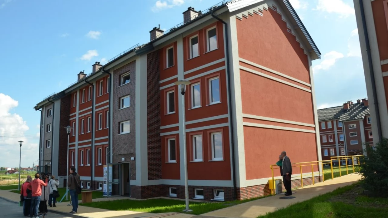 Ul. Prosta. 18 rodzin odebrało klucze do nowych mieszkań