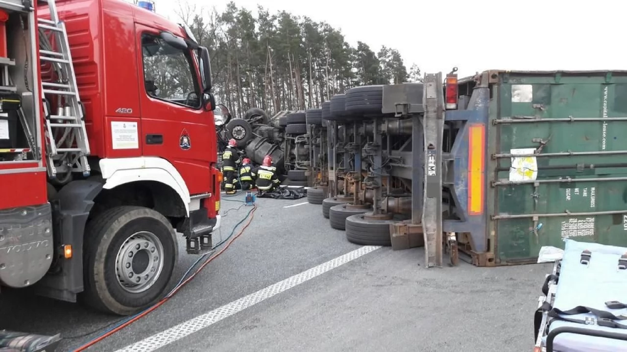 Tragedia pod Swarożynem. Nie żyje kierowca ciężarówki