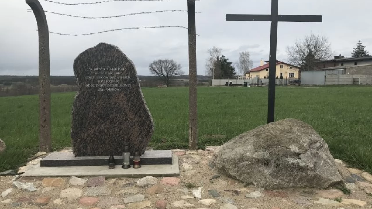 Mieszkańcy Ostrowitego zaangażowani w odnowienie pomnika