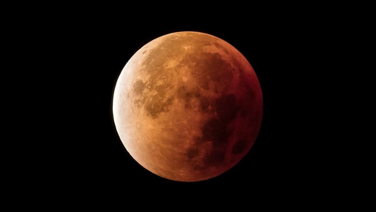 Całkowite zaćmienie Księżyca i Mars w bonusie. Nad Wisłą wielka gratka dla miłośników astronomii